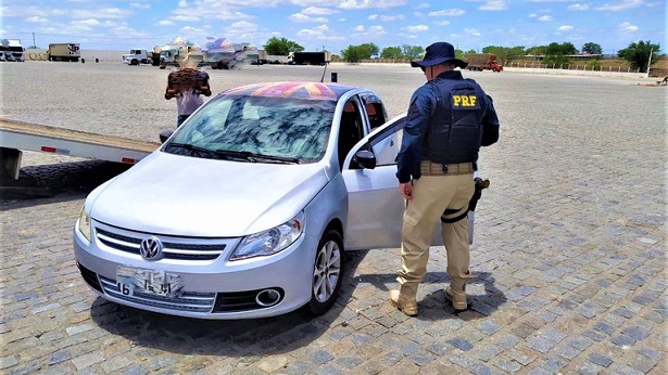 Tucano: Motorista é detido ao apresentar documento falso durante abordagem - tucano, bahia