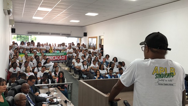 Castro Alves: Professores fazem apitaço e cobram pagamento do piso salarial - noticias, destaque, castro-alves