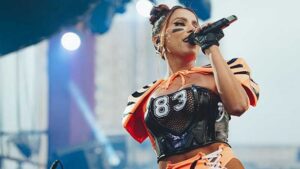 Anitta anuncia fim do contrato com a Warner Music - celebridade