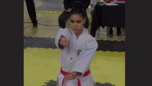 Nayara Doria volta a Salvador com ouro por equipes no Mundial de Karatê Iku - esporte