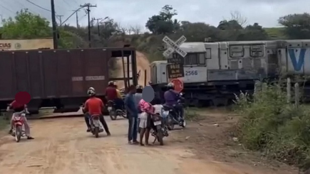 Muritiba: Trem atola em São José do Itaporã - mutuipe, destaque