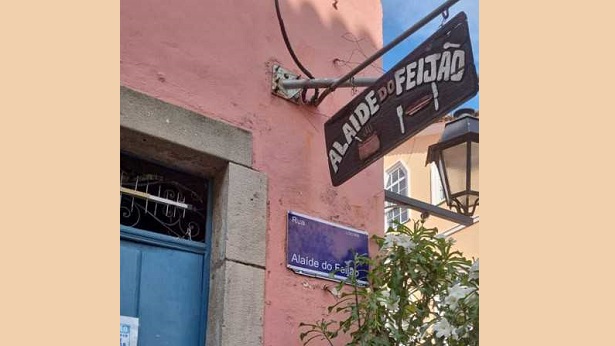 Placa que nomeia rua do Pelourinho com o nome de Alaíde do Feijão é instalada - salvador, bahia