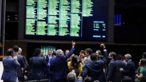 PEC da Transição é aprovada pela Câmara dos Deputados - brasil