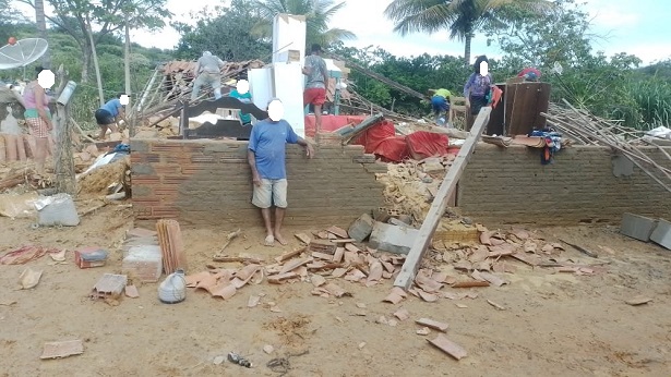 Mirante: Mais de 14 casas desabaram em povoado após fortes chuvas - mirante, destaque, bahia