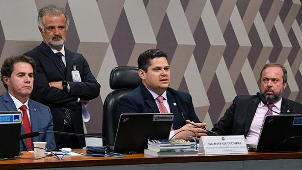 CCJ do Senado aprova PEC da Transição com R$ 145 bilhões fora do teto - brasil