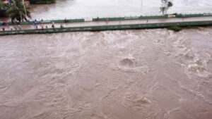 Ipiaú: Ponte em que rio transbordou é liberada para tráfego de veículos - noticias, ipiau