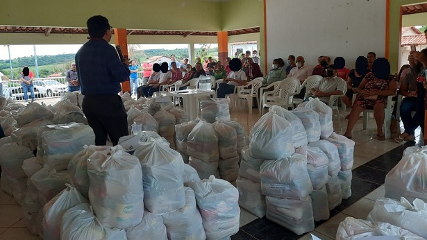 Correntina: Banco do Nordeste entrega alimentos arrecadados durante campanha Natal Social - correntina, bahia