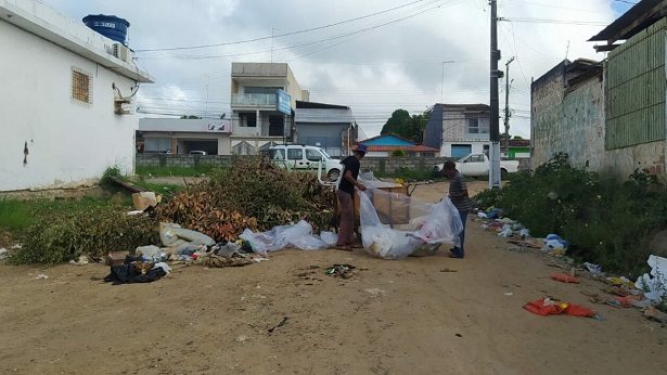 SAJ: Internauta denuncia descarte irregular de lixo na Avenida ACM - saj