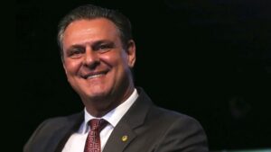 "Prioridade é o desenvolvimento sustentável do agronegócio", diz ministro Carlos Fávaro - brasil
