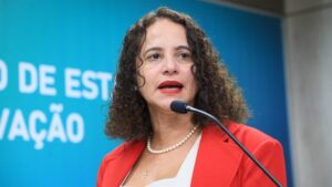 As bolsas de pesquisas são investimentos no futuro do país, diz ministra do MCTI Luciana Santos - brasil