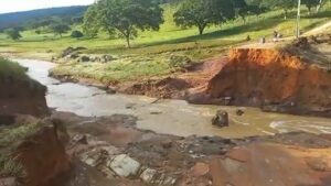 Itiruçu: Barragem de propriedade rural rompe e interdita estradas - noticias, itirucu, destaque, bahia