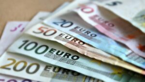 Croácia adota euro e entra no espaço de livre circulação europeu - economia