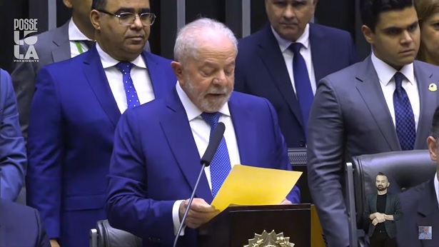 Primeiro discurso de Lula como presidente é marcado por promessa de reconstrução e justiça - brasil