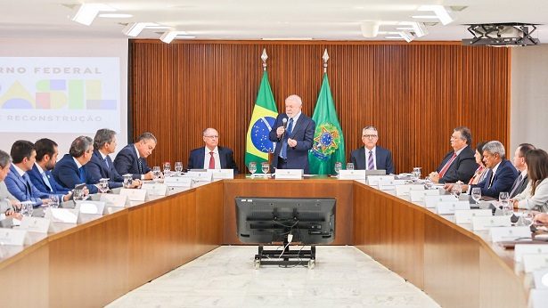 Lula e governadores divulgam carta em defesa da democracia - politica