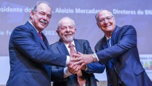 Mercadante toma posse no BNDES e promete banco verde, inclusivo e tecnológico - brasil