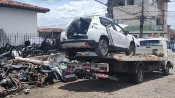 Feira de Santana: Polícia prende homem que desmanchava carro roubado em via pública - noticias, feira-de-santana, bahia