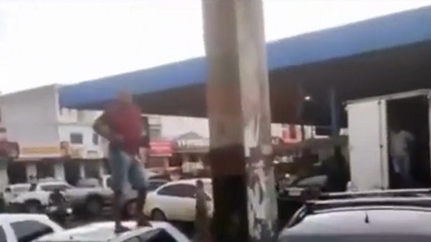 SAJ: Homem danifica carros na Feira Livre - saj, destaque
