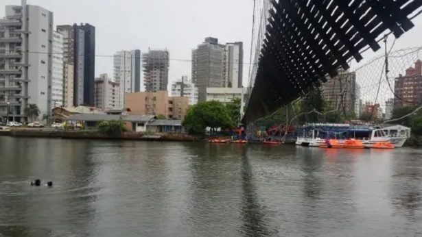 Ponte entre Rio Grande do Sul e Santa Catarina desaba durante a travessia de cem pessoas - brasil