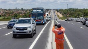 Feira de Santana: Viadutos na BR-116 separam tráfego rodoviário do trânsito local, além de permitirem acesso direto à UEFS - noticias, feira-de-santana