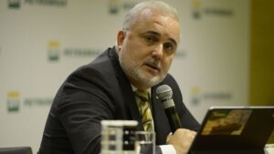 Presidente da Petrobras suspende transferência e diz que empresa ficará na Bahia - economia, bahia
