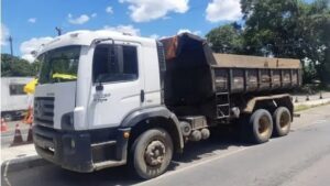 Itabuna: Caminhão basculante roubado há quase 10 anos é recuperado pela PRF - policia, itabuna
