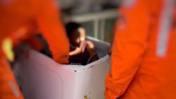 Lauro de Freitas: Criança fica presa dentro de máquina de lavar e é retirada por bombeiros - lauro-de-freitas, destaque, transito