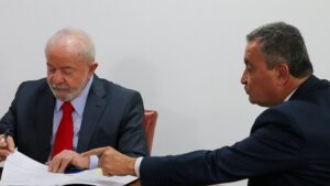 Lula proíbe ministros de anuciarem projetos sem aval de Rui Costa - politica