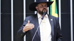 Após ataque em creche, Zé Trovão pede que Lula suspenda jogos violentos - politica
