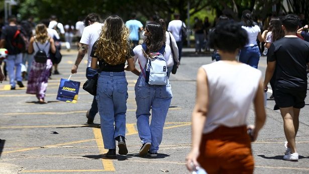 Enem: estudantes podem pedir isenção de taxa a partir desta segunda (17) - educacao, brasil