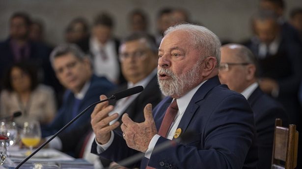 "Não vamos transformar escolas em prisão", diz Lula - seguranca