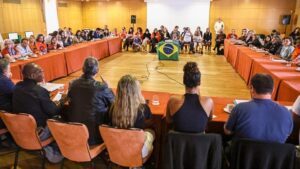 Ministros se reúnem com representantes de movimentos sociais em Portugal - brasil