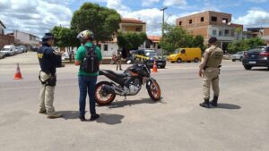 Riachão do Jacuípe: PRF realiza ação conjunta com MP BA e PM BA com foco na fiscalização de motocicletas - riachao-do-jacuipe, bahia