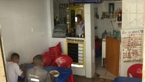 Salvador: Idoso é baleado durante assalto em bar - salvador