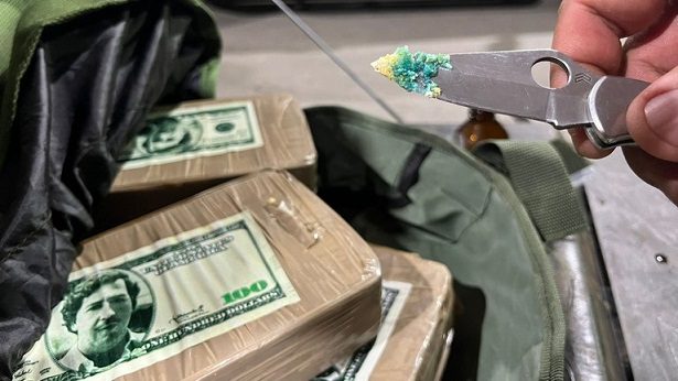 Barreiras: PRF apreende cocaína marcada com “nota de Dólar do Pablo Escobar” - policia, barreiras