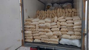 Poções: Agricultores familiares realizam primeira entrega de derivados de mandioca ao PAA - pocoes, bahia