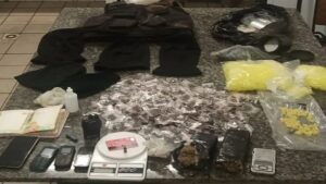 Homem suspeito de envolvimento com tráfico de drogas é preso no Subúrbio Ferroviário de Salvador - salvador