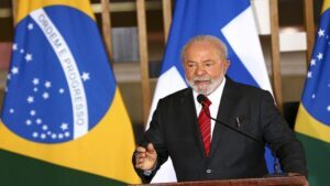 Lula: país poderia ser 4ª economia global, mas caiu em mundo obscuro - politica