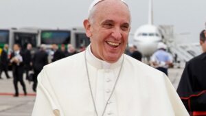 Médico diz que papa Francisco está bem após cirurgia e que não foram encontradas doenças - mundo, celebridade