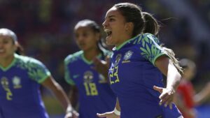 Seleção feminina goleia Chile em último jogo antes da Copa do Mundo - esporte