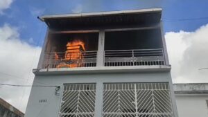 SAJ: Casa pega fogo na Rua Vereador João Delfino - saj, noticias, destaque