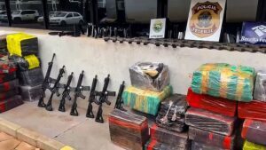 PF apreende grande quantidade de maconha e armas no Paraná - policia, brasil