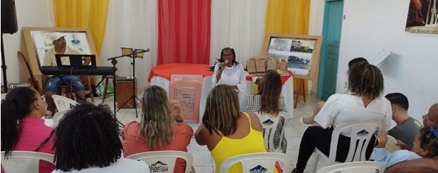 Professora Maria do Carmo lança livro "Leituras e Releituras" em SAJ e Mutuípe - saj, noticias, mutuipe, bahia