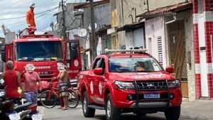 SAJ: Casa pega fogo na Avenida Nossa Senhora das Graças - saj, noticias, destaque, bahia