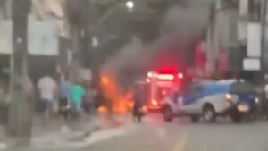 Ônibus é assaltado e incendiado em Salvador - bahia