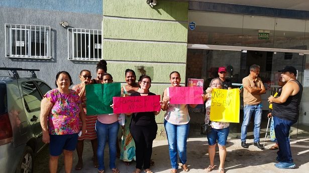 SAJ: Moradores das ruas São Lázaro e Independência fazem manifestação em frente ao PSF Marita Amancio - saj, noticias, destaque