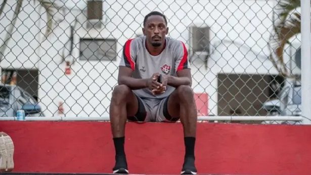 Atacante do Vitória Welder é vítima de racismo em rede social - esporte