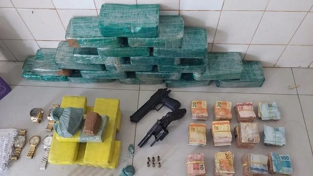 Barreiras: Polícia Militar prende homem com de 21 kg de drogas e mais de R$ 31 mil - barreiras