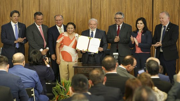 Fazer política é fazer concessões e conversar, diz Lula - politica