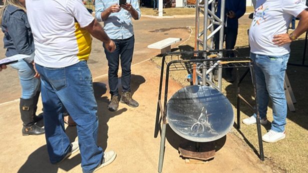 Ilhéus: Estudantes usam antenas parabólicas para construir fogão solar de baixo custo - noticias, ilheus, destaque, bahia