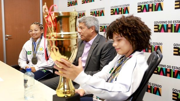 Governador Jerônimo recebe campeãs Pan-americanas do karatê - salvador, bahia